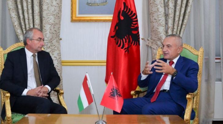 Meta takon zyrtarin hungarez: Mirëpresim investimet