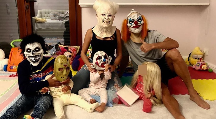 Nuk do ta besoni! Cili futbollist fshihet me familjen pas maskave?