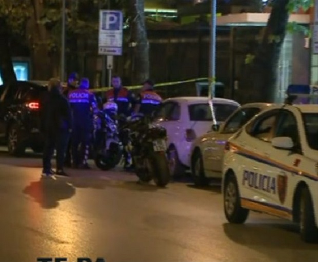 Ish-blloku në shtetrrethim, Policia bllokon rrugët që të largojë ‘të fortët’ me makina luksoze