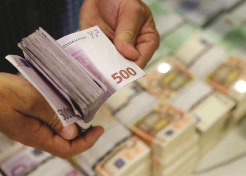 Nga Italia në Shqipëri kanë hyrë 551 mijë euro para të pista