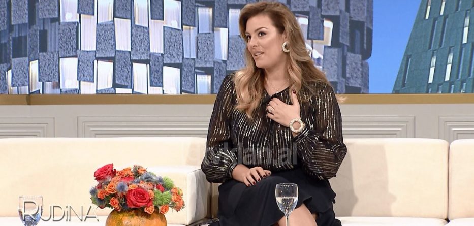 A është fejuar Anxhela Peristeri?