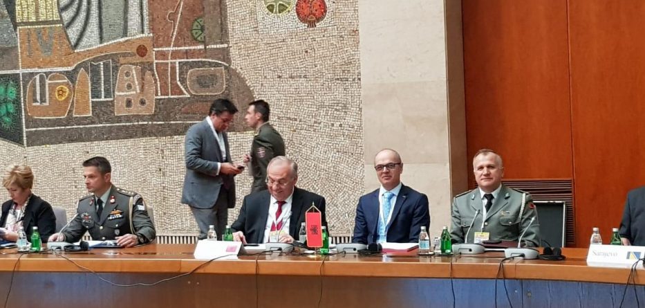 Kosova “përplas” Shqipërinë me Serbinë