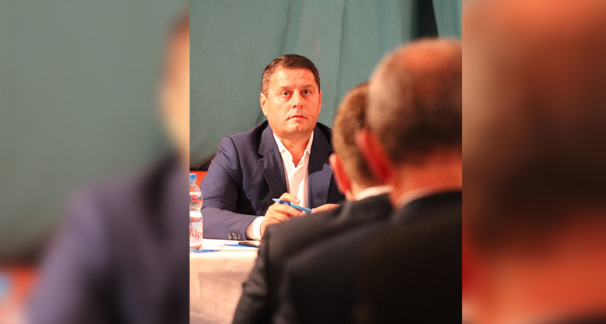 Deputeti socialist “kap mat” një Babale tjetër në mbledhjen e Asamblesë