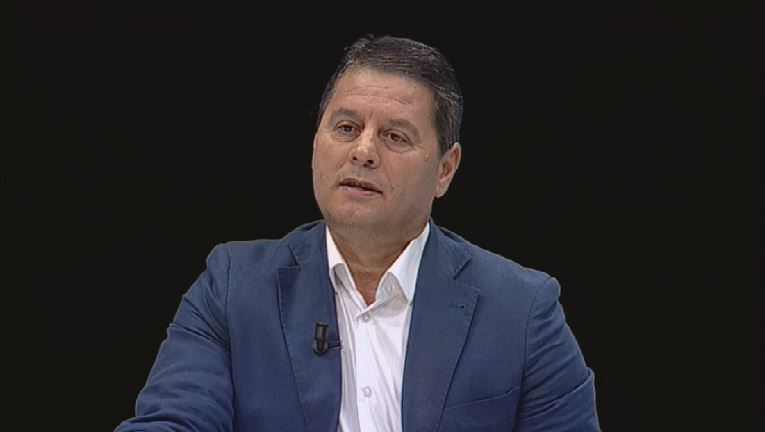 “Familjes sime ke për t’i pa targën ti dhe zuzarët e tu”, deputeti i përgjigjet Berishës