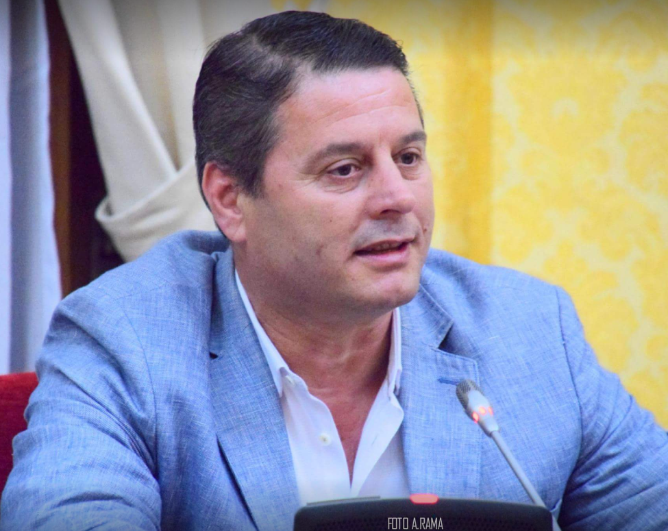 Deputeti socialist shpërthen ndaj ish-kryeministrit: Matufi plak!