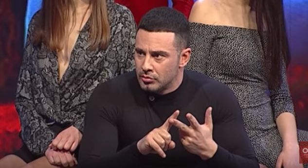 Roberti tregon vendin e “çmendur” ku ka bërë dashuri, por me kë…