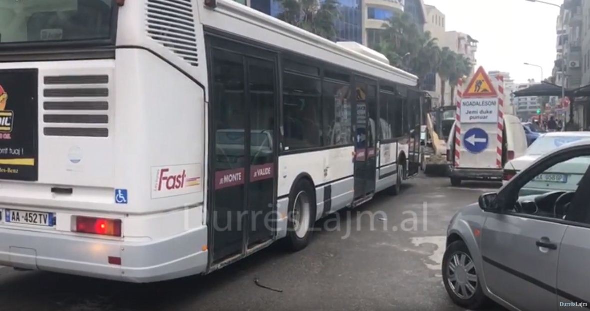 VIDEO/ Shmangni rrugën “Egnatia” e mish-mashin e krijuar në Durrës!