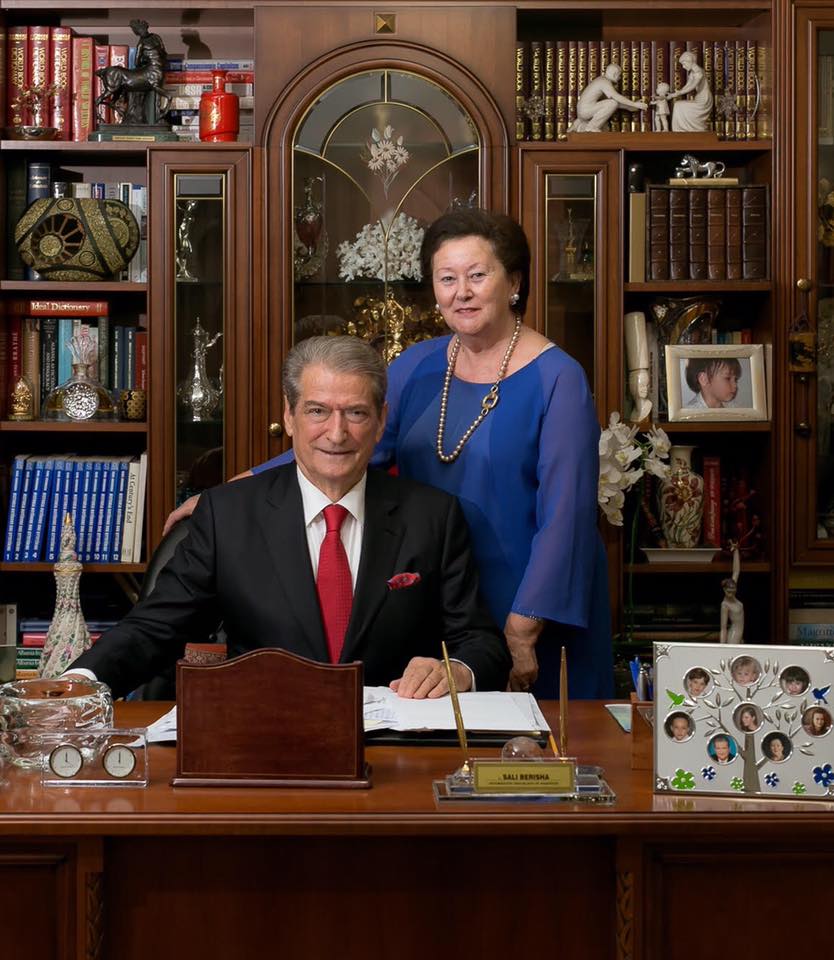 Ish-kryeministri Sali Berisha feston 74-vjetorin