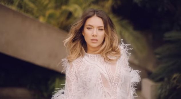 ‘Bëhet e gjallë’ Elvana Gjata! Publikon këngën e re (VIDEO)