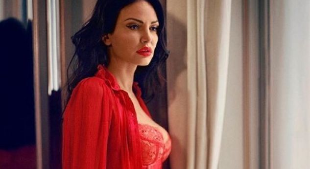 Bleona Qereti tregon transformimin e saj në 20 vite brenda një foto