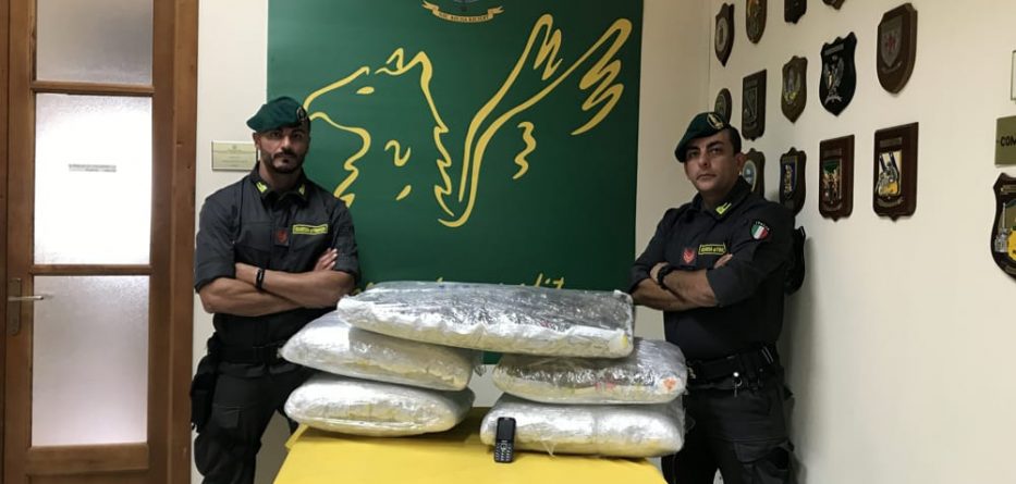 Arrestohet shqiptari me 600 mijë euro drogë në banesë