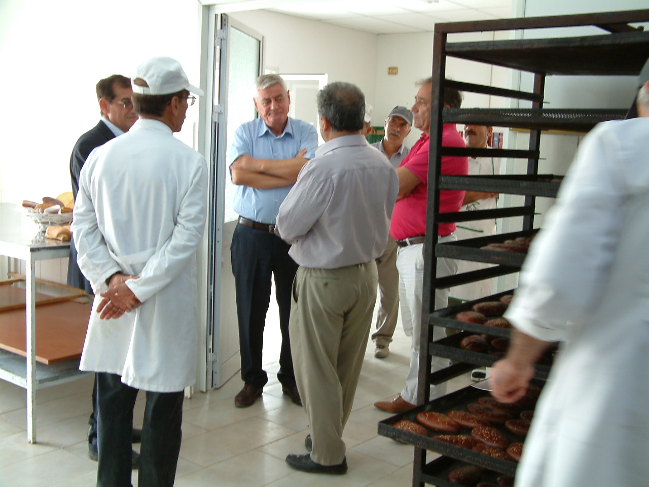 Dashamir Shehi viziton kompleksin e muxhahedinëve në Manzë të Durrësit