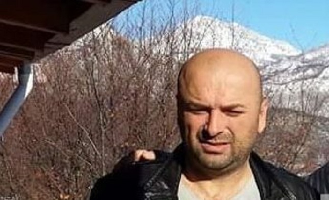 Qëllohet me breshëri plumbash makina e biznesmenit, aktivisti i PD-së