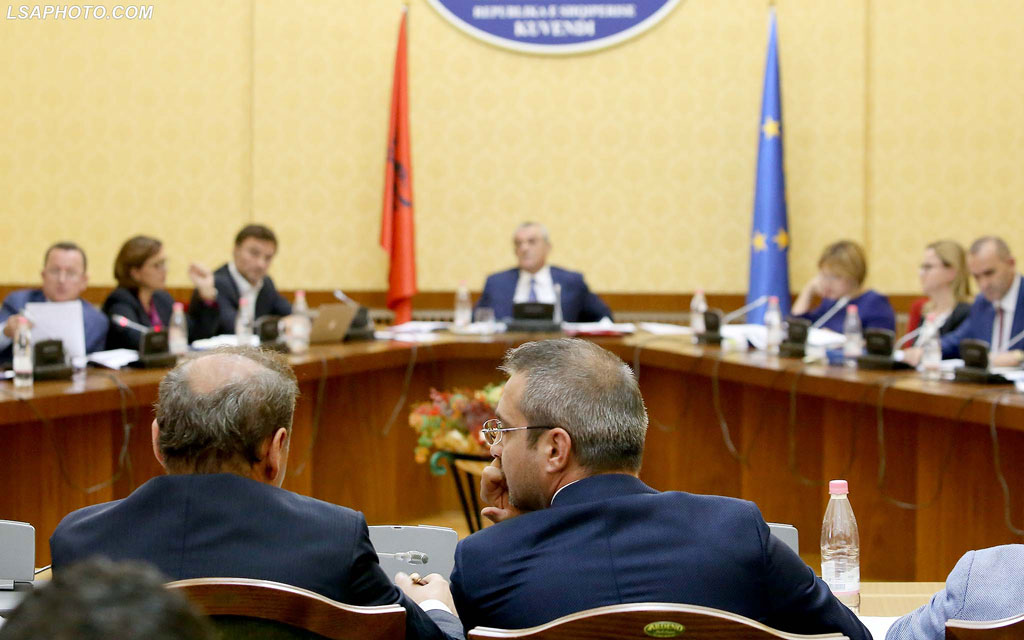 “Filtër kundër destabilizimit”, parlamenti forcon imunitetin e deputetëve