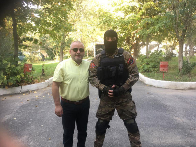 “Pushka top djemve të RENEA-s!”, gazetari Artan Hoxha kërcënohet nga grekët: E dimë ku je…