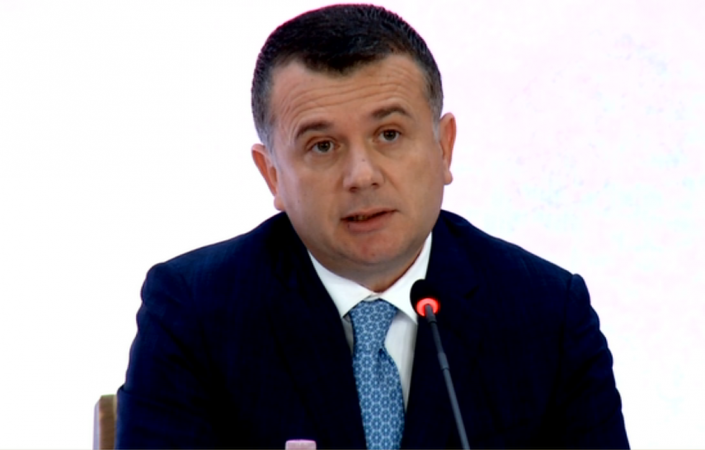 Balla padit Salianjin për shpifje