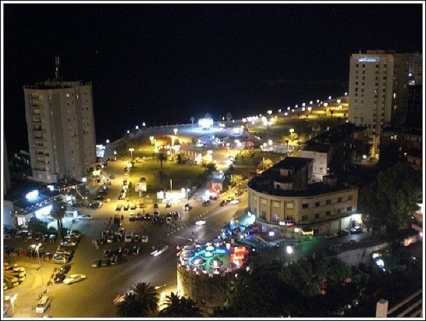 Durrës, pronari i lokalit në lagjen nr.1 bën të ‘fortin’, zë hapësirën publike