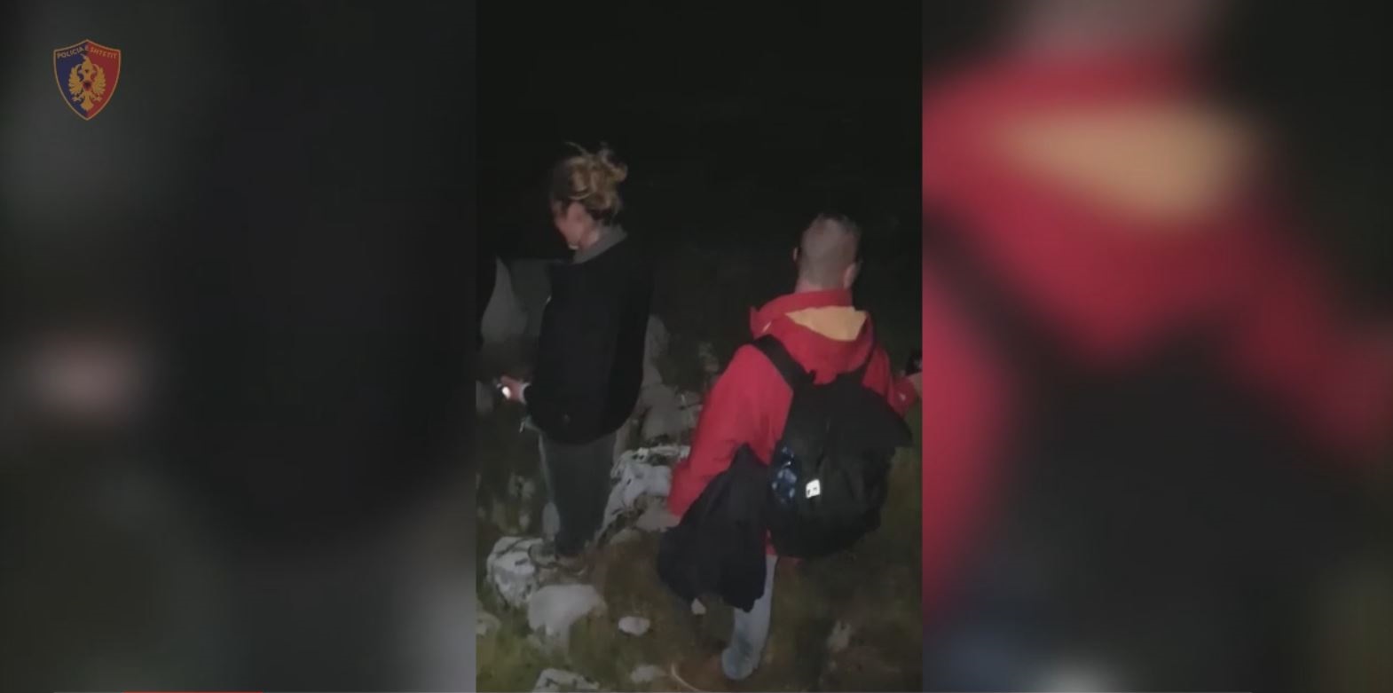 Turistët e huaj bllokohen në Theth, shpëtohen nga policia (VIDEO)