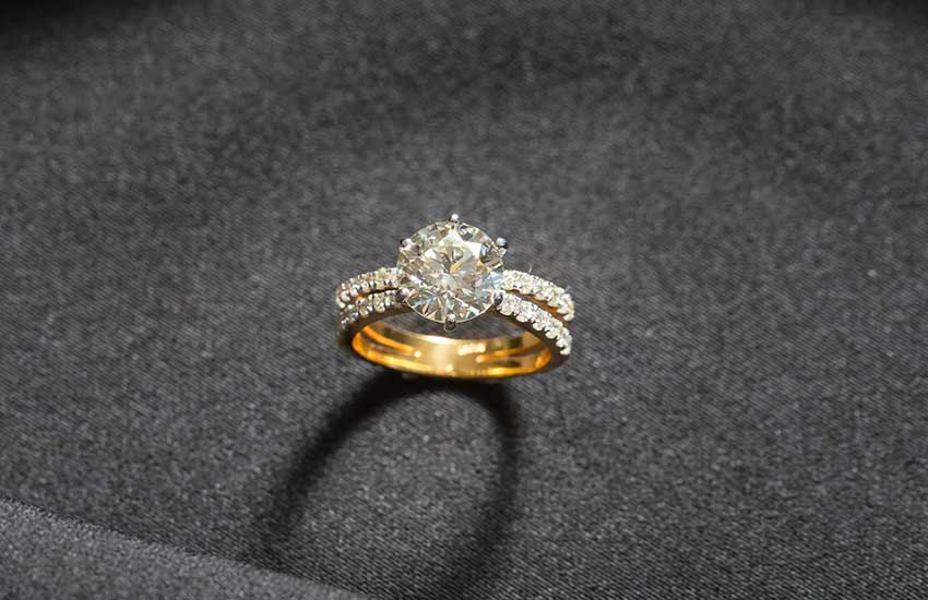 Tentoi të vidhte unazën me diamant duke e gëlltitur, turisti hajdut përfundon në spital