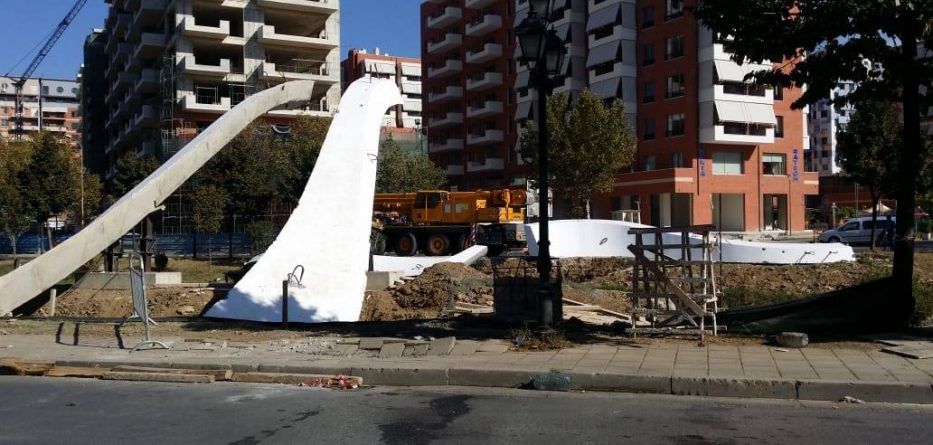 Tiranës i shtohet një urë e re moderne për këmbësorët