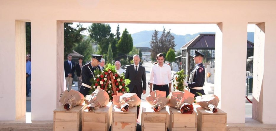 Mbi 3300 varrime çdo vit, Tirana nis aplikimin e varrezave murale