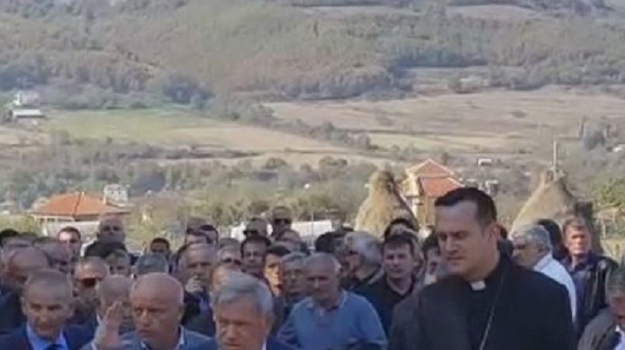 Sot ceremonia mortore e 3 punonjësve të vrarë në Mat, bashkia 1 mln lekë për shpenzimet e varrimit