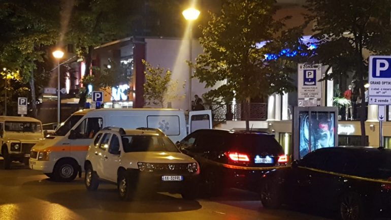 Gota vere dhe gjak/ Gazetari zbërthen vrasjen në ish-Bllok