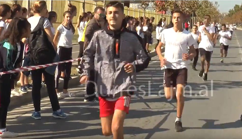 Zhvillohet dita e vrapimit në Durrës, cilët janë nxënësit fitues (VIDEO)