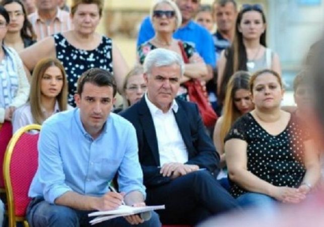 Pas dorëheqjes Xhafaj shfaqet krah Veliajt: Jepini mandatin e dytë