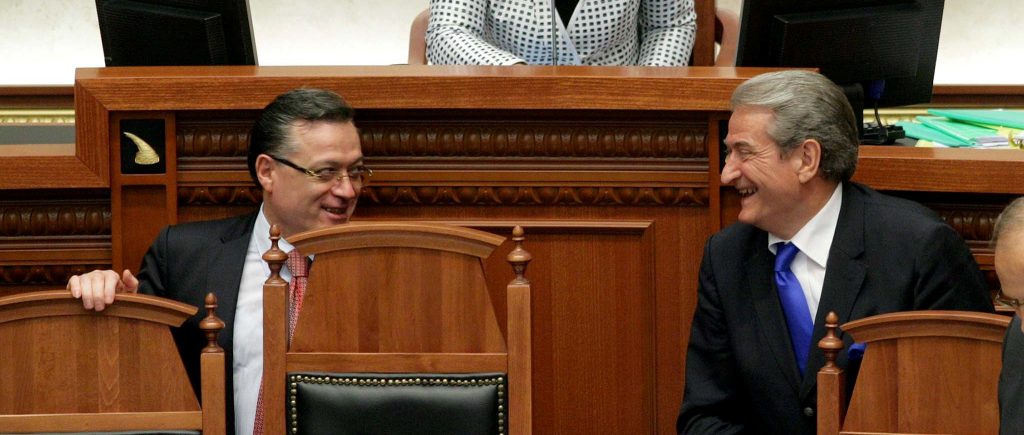 Rama i ‘mori’ Boden me një SMS, reagon Berisha: Nuk them se për inat të vjehrrës, fle me mullixhiun