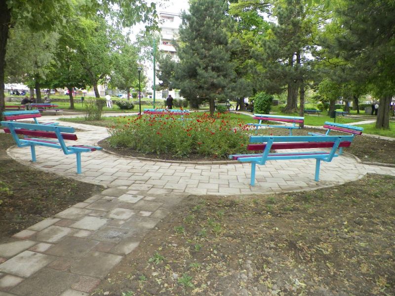 Rrëzohet teksa luante në park, në gjendje të rëndë 7-vjeçarja