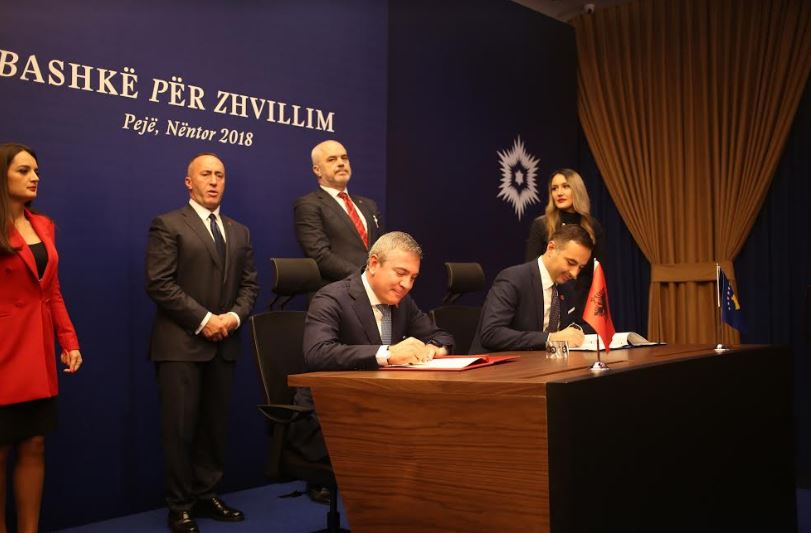 Nëntë marrëveshjet e nënshkruara nga dy qeveritë në Pejë