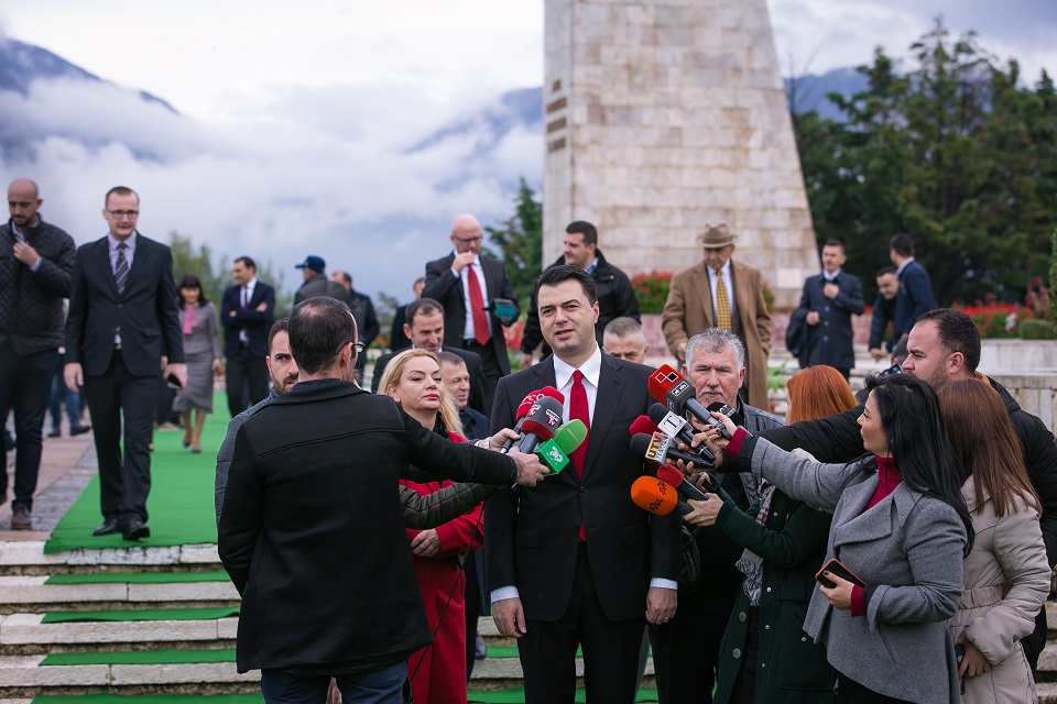 Basha homazhe te Varrezat e Dëshmorëve: Luftë çdo ditë për lirinë!