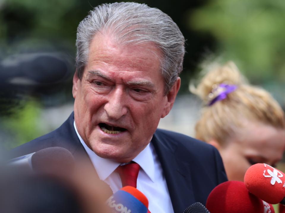 Berisha nxjerr emrat: Ja miku i kujt ishte ‘faqedjeguri’ që u ekzekutua në Durrës