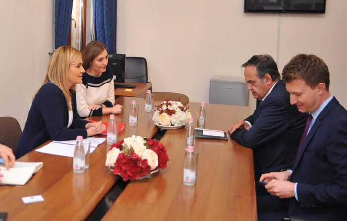 Kryemadhi takon Fleckenstein: Rama po bllokon integrimin