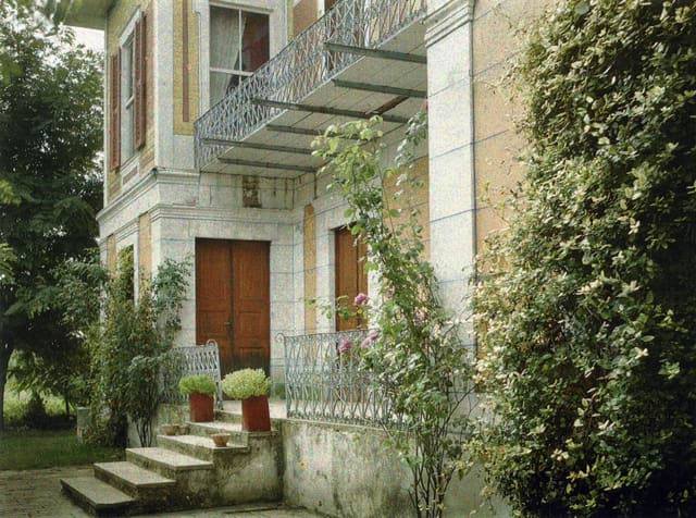 Vila e hijshme e Esat Toptanit në Durrës, shtëpia verore e Ciceronit