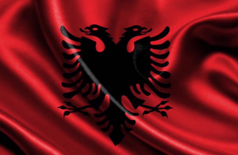 Deputeti durrsak uron Ditën e Pavarësisë: Si mund të jetë ky vend shumë më mirë