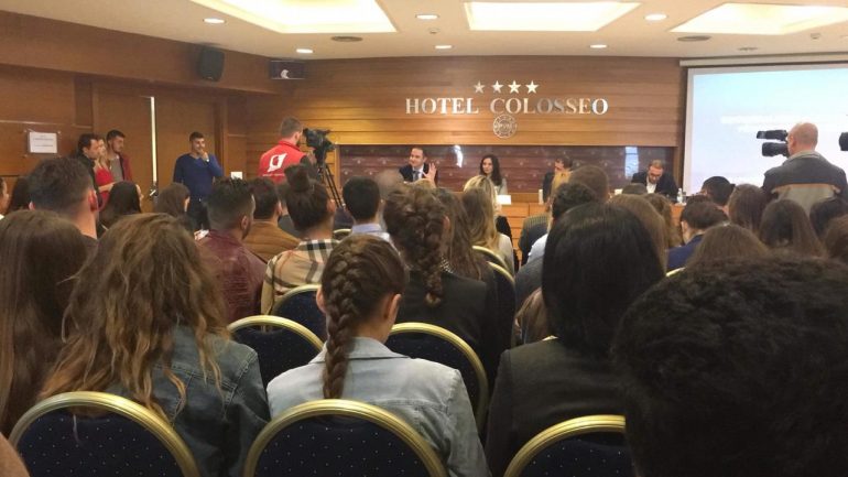 Salianji me studentët: Drama e këtij vendi, largimi i të mirëve