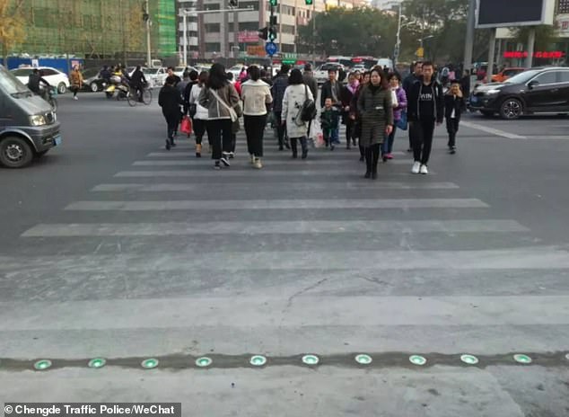 Drita të posaçme në rrugë për përdoruesit e telefonit