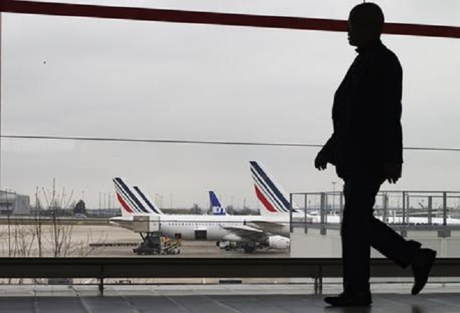 Dy avionë përplasen në aeroportin francez