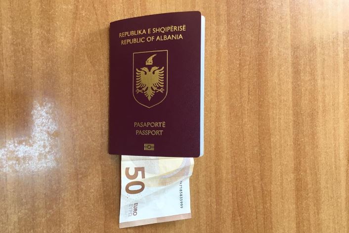 50 euro policit për kalimin në Schengen, prangoset në Rinas