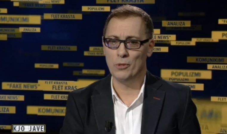 Dorëheqja e Xhafajt, Adi Krasta: Situata politike, dramatike