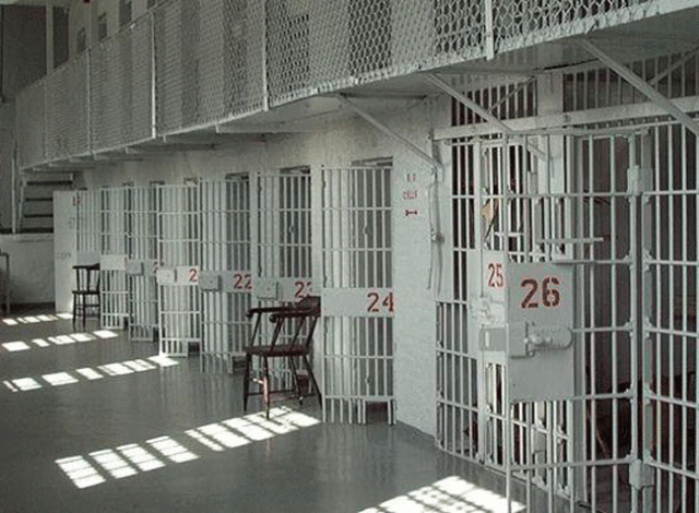 Qeveria amnisti për 600 të dënuar, ja kush përfiton