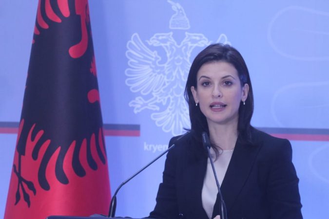 Ligji për të burgosurit/ Ministrja Gjonaj paralajmëron masa të rrepta