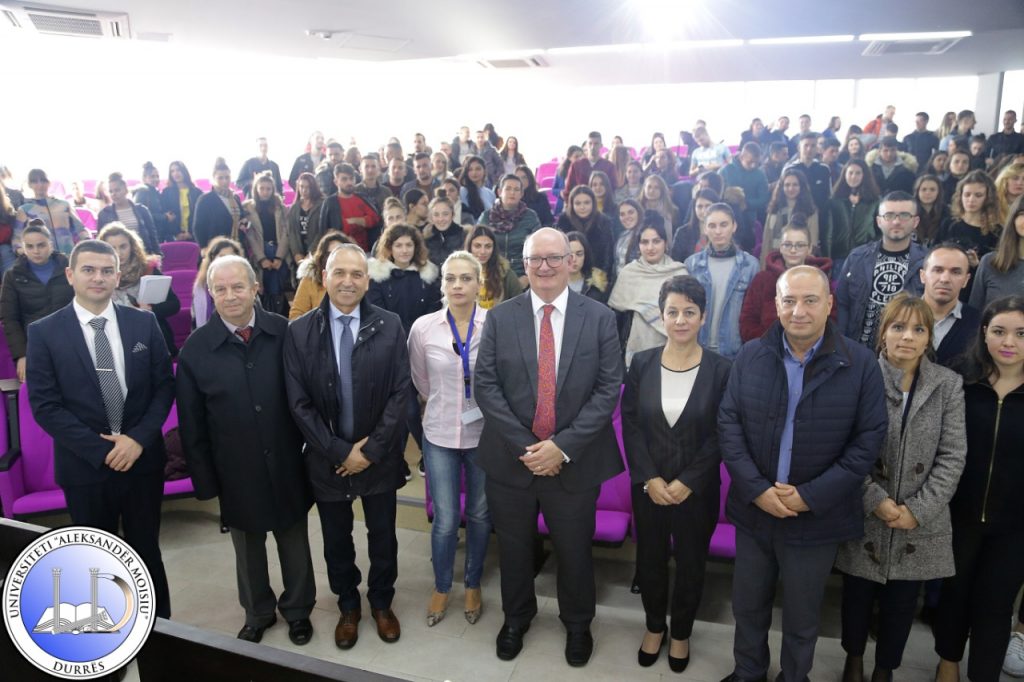 Ambasadori britanik bashkëbisedim me studentët e UAMD-së