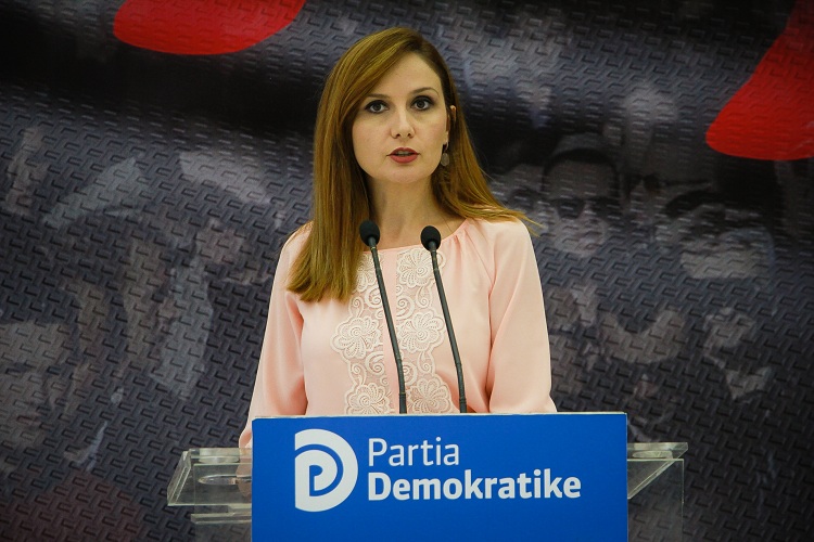 Tabaku: Buxheti 2019, lëmoshë për qytetarët dhe taksim i rëndë për bizneset