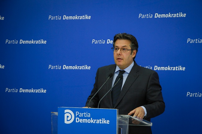 Paloka për Lleshin: Provoje që nuk je kukull, mos pengo arrestimin e Dakos