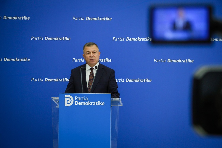 Dosja 339, PD: Dako peshku i madh, Rama po bllokon hetimet