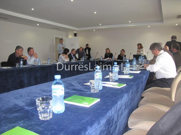 Durrës, workshop për kuadrin ligjor dhe kapacitetet e reagimit ndaj ndotjeve detare (FOTO)