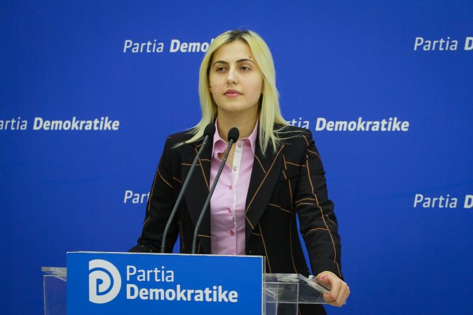 Ina Zhupa sulmon Veliajn për Unazën e re: Kryebashkiak në ikje